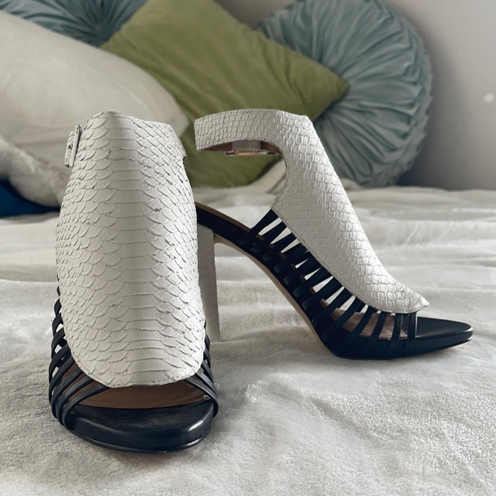 Calvin Klein Snake Skin white/black strappy Heels